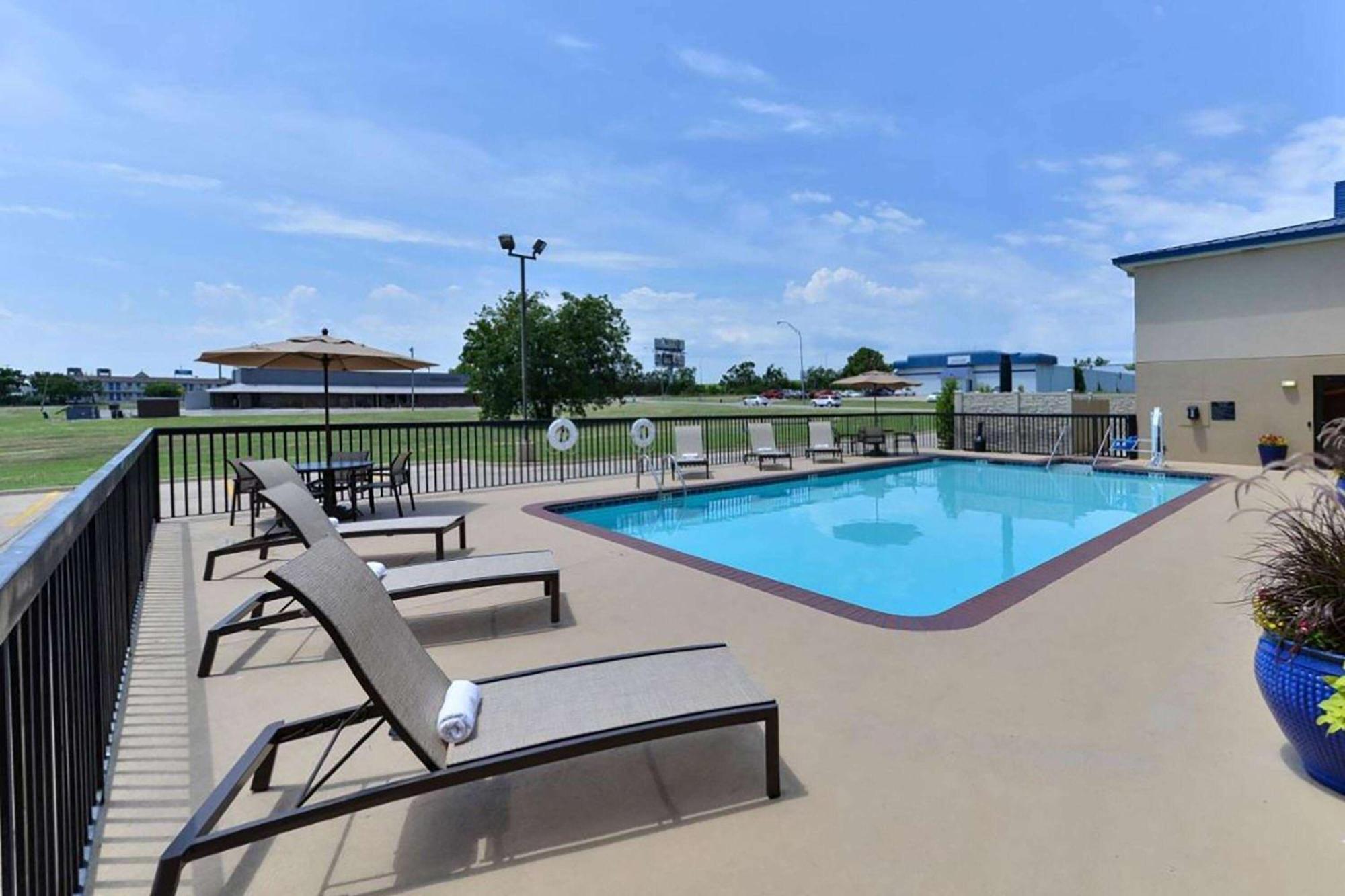 Baymont By Wyndham Ardmore I-35 מראה חיצוני תמונה